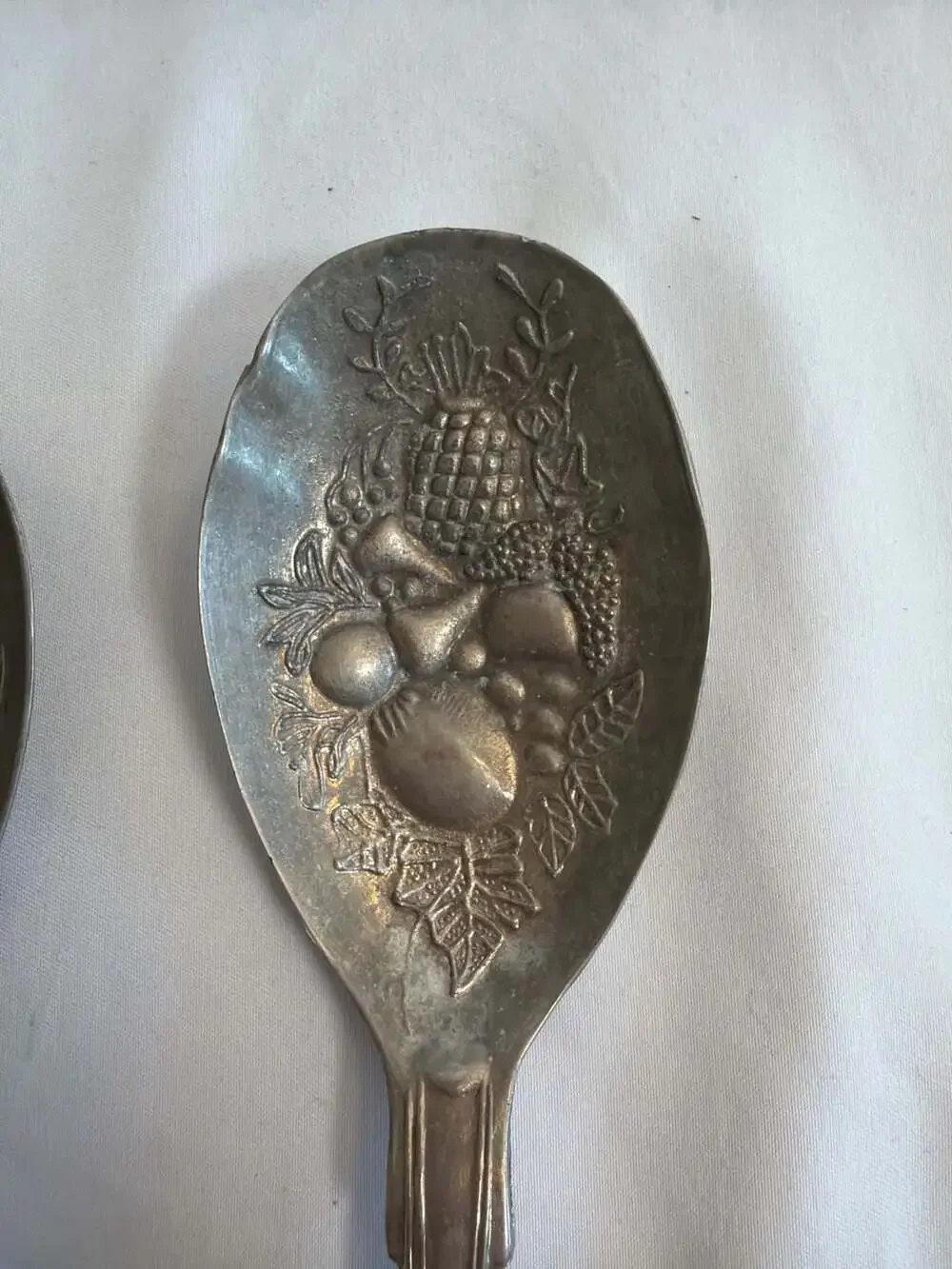 Vintage Raimond Sheffield England EPNS Silverplate Fruit & Berry‎ Embossed Salad